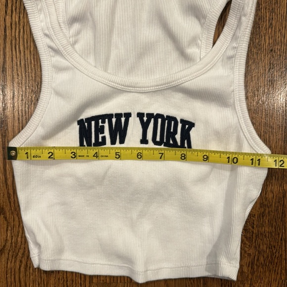 Zara white cotton scoop neck rubbed cropped New York embroidered tank top size M - Picture 4 of 8